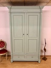 Antiker Kleiderschrank