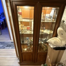 Große Vitrine aus Holz und