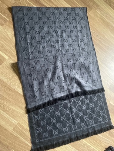 Authentic with tags gucci - with, no