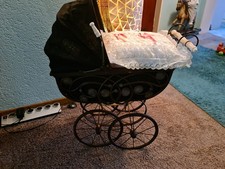 Großer antiker Puppenwagen