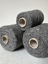 Italienisches Tweed Garn auf