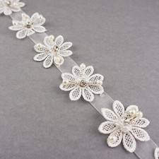 Band mit Blüten 3D Stickerei