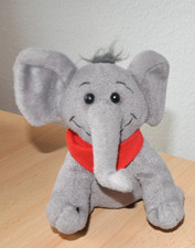 Kleiner sitzender Plüschelefant Elefant mit rotem Sparkasse Halsband