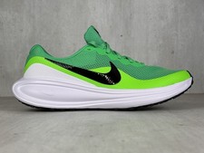 Nike Revolution 8 Sneaker