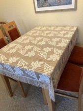 Tischdecke  Filet mit Fransen 1,35x 1,06 cm cremefarben gebraucht Motiv Trauben