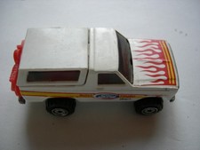 Hot Wheels 1980 Ford Bronco  Pick-up Truck mit rotem Motorrad 4X4 "