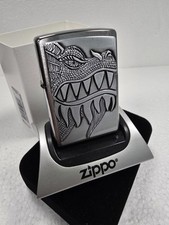 ORIGINAL Zippo Feuerzeug 3D DRAGON TRICK Brushed Chrome NEU IN SAMTBOX SCHNELLER VERSAND