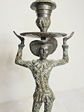 Figürlicher Kerzenleuchter, Harlekin, Kerzenhalter aus Bronze