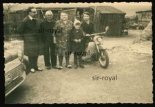 Familie mit Schwalbe Motorroller - Burgstädt DDR - Foto 10x7cm