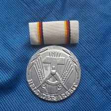 053A Held der Arbeit 1. FORM VERSILBERT