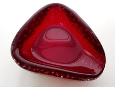 GLAS ... Rote Herzschale mit eingestochenen Luftblasen VENINI signiert 1950er