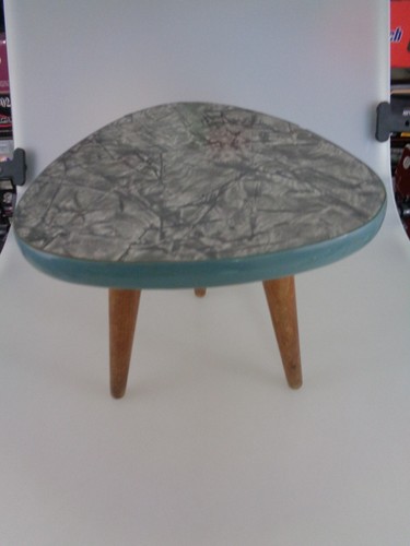 Blumenhocker nierentisch - blumenhocker,