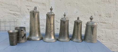 Antike zinnkrüge mit - antike, deckel