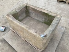 Alter Brunnen aus grauem