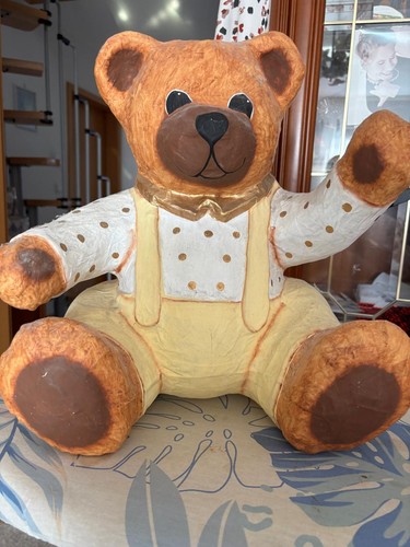 Teddybär hangearbeitet aus
