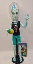 Monster High Gil Gillington Webber Puppe Skull Shores 1st Wave 2011 + Ständer
