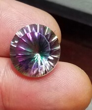 Echter Großer Regenbogen Mystik Quarz 14 ct 16 x 16 x 11 mm 