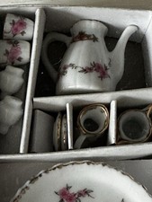 Puppenstube Geschirrset Porzellan Kaffee Kuchen Vint. unb. Weiß/rosa Blümchen