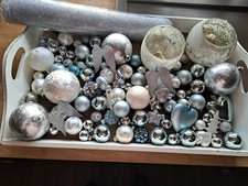 Weihnachtsdeko Konvolut in weiß/silber/blau - über 90 Teile! incl. 2 Teelichter