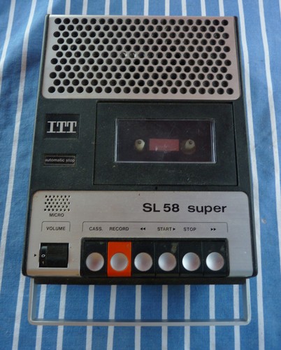 Tragbarer kassettenrecorder - tragbarer,