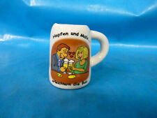 kleiner Bierkrug,  Hopfen und Malz erleichtern die Balz.