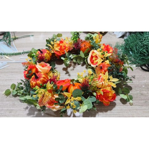 Saisonaler herbstkranz mit - saisonaler,