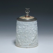 Reliefierter Bierkrug mit Porzellaneinsatz - Eduard Kick in Amberg Ende 19. Jh.