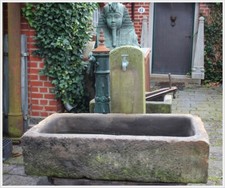 Antike Sandstein Stele Brunnen Wasserspeier