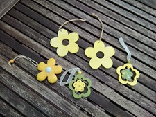 Fensterdeko Deko Blumen Blüten Frühling gelb grün Holz  28 cm