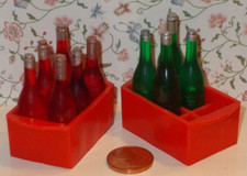 Kaufladen Zubehör 2 Getränke Kisten / Kästen mit 10 Flaschen Kunststoff