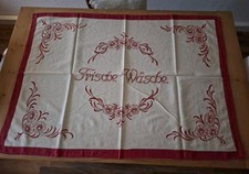 Antikes Wäschetuch Wandschoner/Wandbehang -  bestickt  *Frische Wäsche*    
