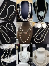 Perlenkette weiß, Kostüm