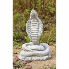 Steinfigur kobra aus steinguss - steinfigur,