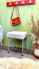 sympathischer Stahlrohr Hocker