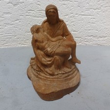 Pieta Jungfrau der Frömmigkeit Holzschnitzerei aus einem Stück, ausdrucksstark