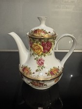 Porzellan-Kaffeekanne mit