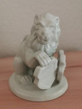 Porzellanfigur, Löwe mit 2