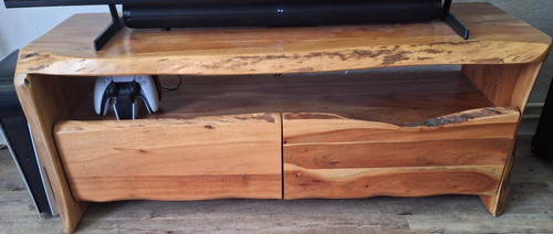 TV-Lowboard aus hellem