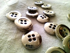 Konvolut Knöpfe in Knopfröhrchen, 4Loch, 15 mm, silber, N E U - Kunststoff KR005