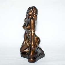 Erotik Figur Akt sitzende Frau