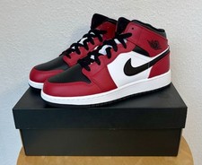 Nike Air Jordan 1 Mid Chicago