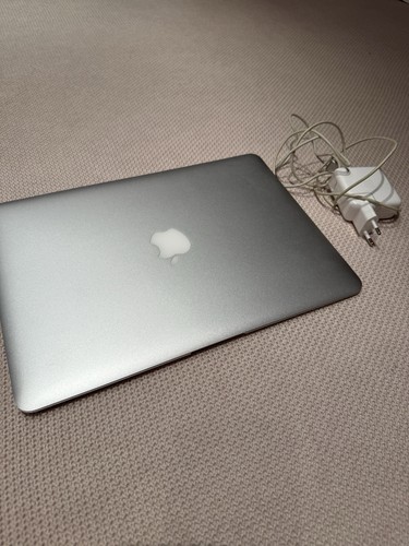 Macbook air 2017 version - 2017,,