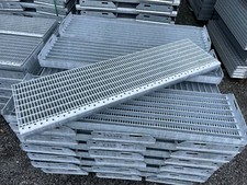 GITTERROSTSTUFE TREPPENSTUFE STUFE GARTENTREPPE TREPPE 33x11 GLTS FEUERVERZINKT