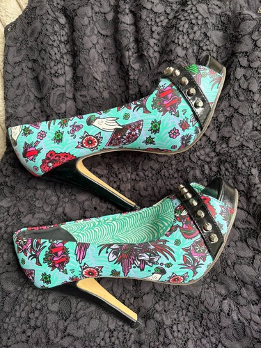 Iron fist fiesta - fist, pumps