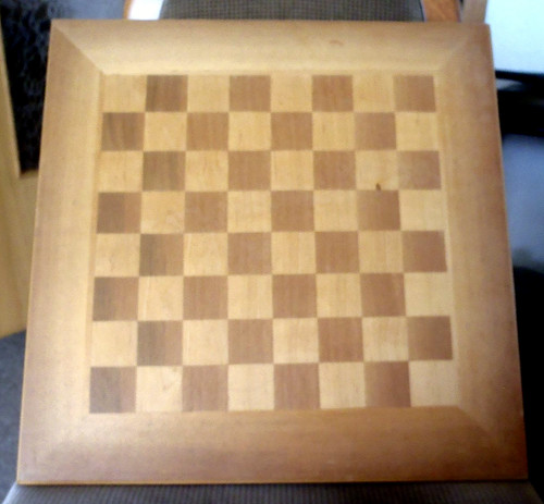 Altes schachbrett aus holz - altes,