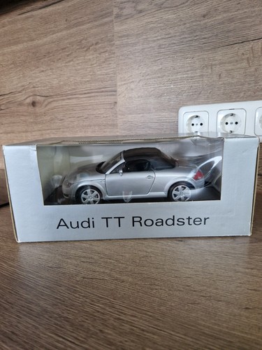 Revell audi 18 dealer - revell, 1:18