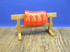 Sattelbock mit Pferdedecke aus