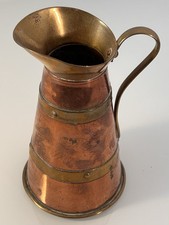 Dekorative kleine Kupferkanne