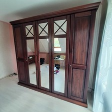 Kleiderschrank mit Spiegel