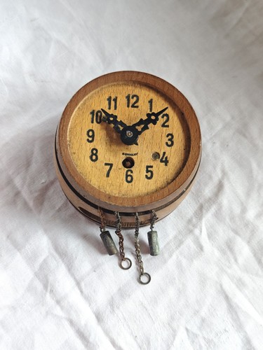 Kleine alte wanduhr fass 5 - kleine,